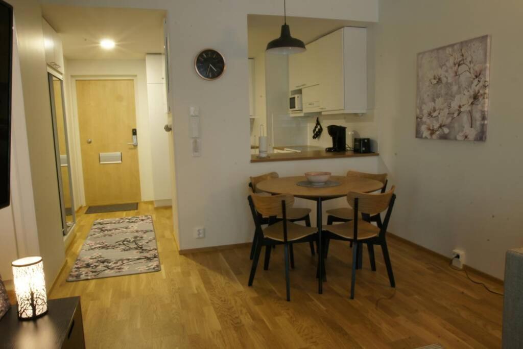 Keskustan Kaksio 45 M2 Autopaikalla, Rautatienkatu 19, 9 Krs Apartman Oulu Kültér fotó